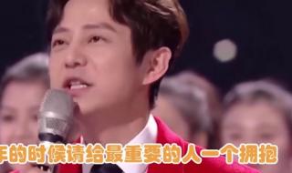 何炅穿越人群抱吴昕 何炅穿越人群抱吴昕